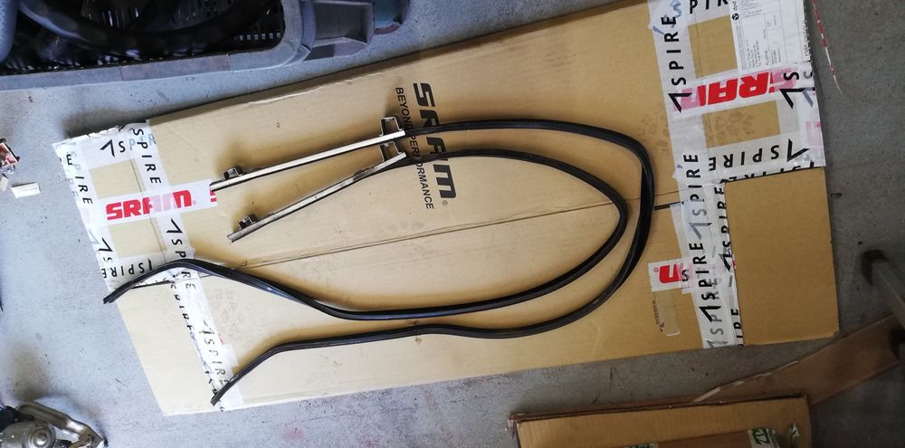 Fiat 126p prowadnice szyb długie do wersji EL Elegant oryginał