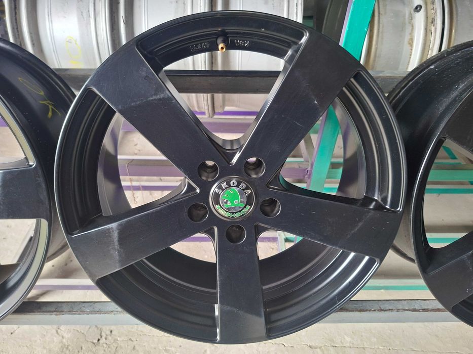 Диски Дезент Шкода 5/112 R18 7,5J ET38 Dezent Skoda.