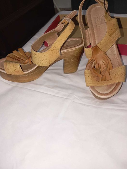 Sandálias em cortiça - Novas