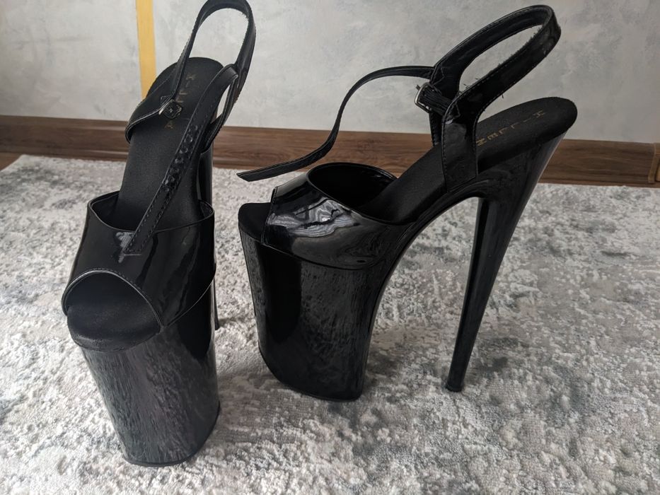 Стрипи для танців kilena, Pleaser