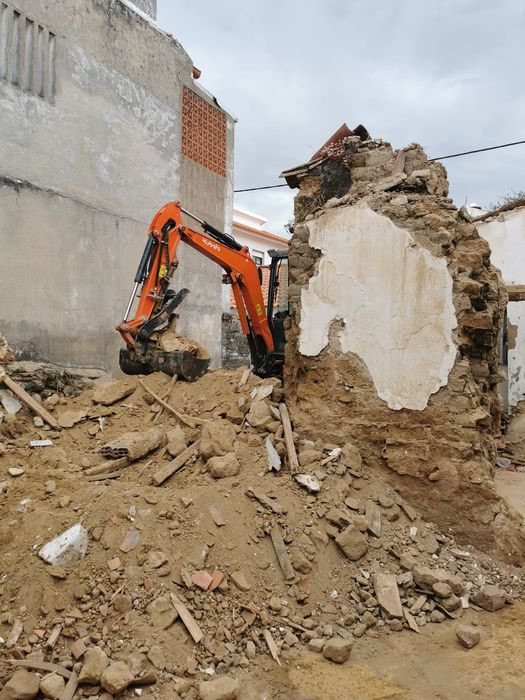 Aluguer de máquinas ,mini giratórias, retroescavadora, Bobcat