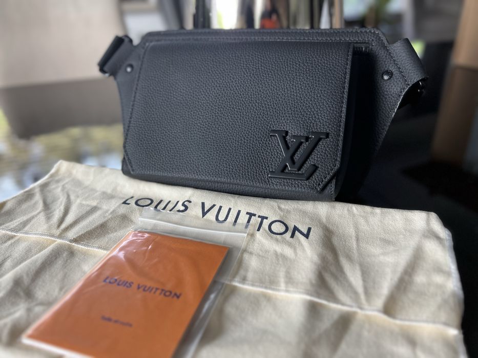 Louis Vuitton Czarna torba Aerogram LV Takeoff Sling Bag