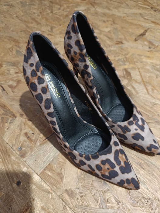 Жіночі туфлі Лео