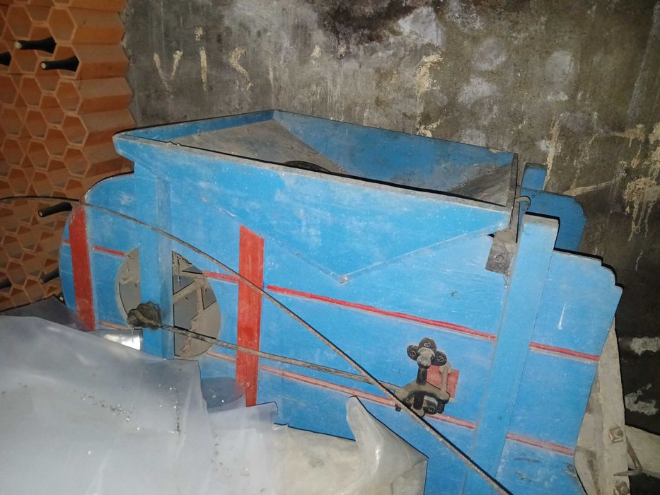 Antiga Máquina deLimpar CerealPeneiro Agrícola Vintage Cores Originais