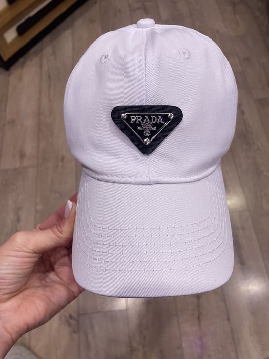 Біла котонова кепка Prada