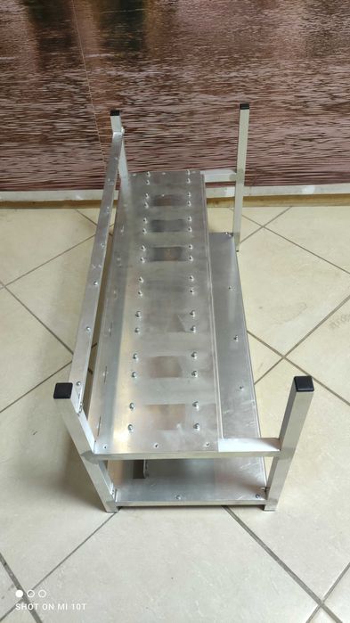 Aluminiowy stelaż do koparki kryptowalut na 8 kart