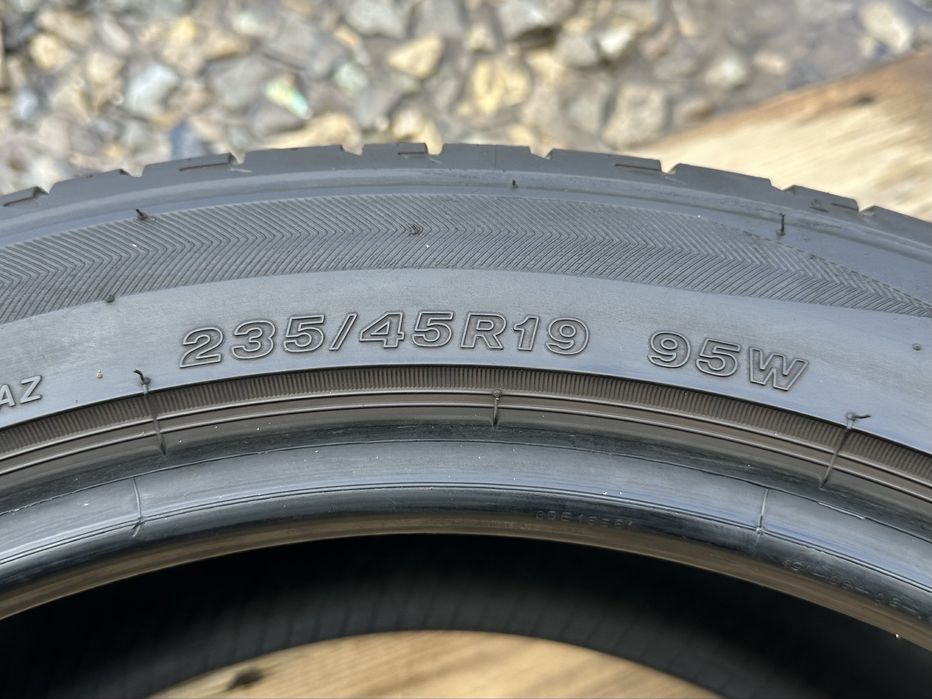 Літні Шини 235 45 R19 Bridgestone Potenza S001