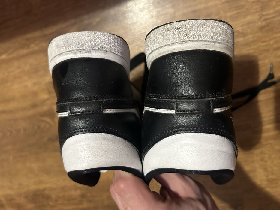 Air Jordan 1 Mid Black/White (Panda)
