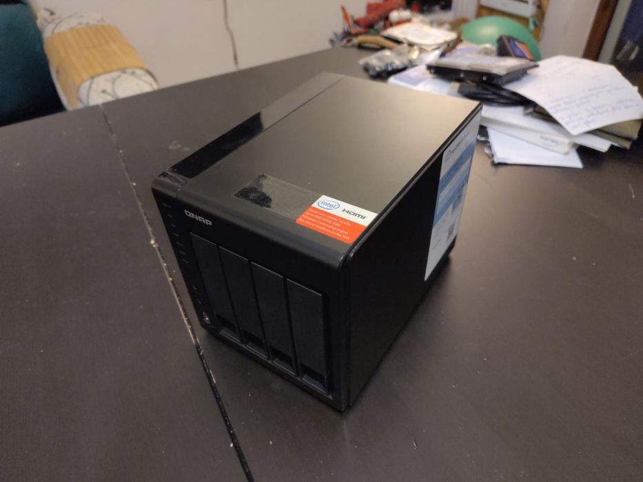 NAS QNAP TS-451+ 2GB RAM, 4xHDD 3.5" 2xGigabit Ethernet, porty USB 3.0