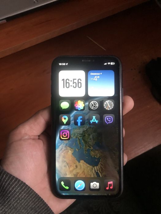 Продам Iphone XR 64