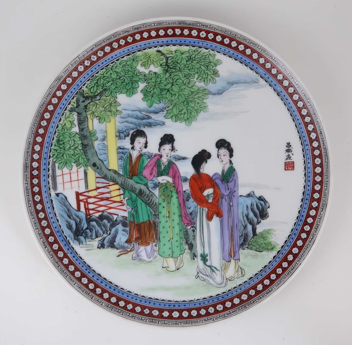 Prato Porcelana da China - Figuras