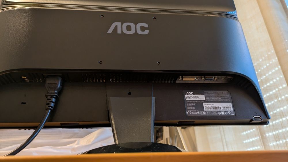 Monitor PC AOC de 22 polegadas