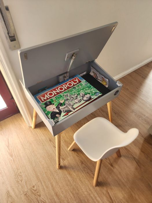 Mesa e Cadeira de criança