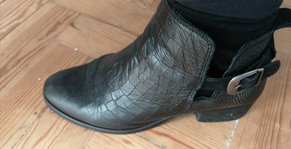 Botas pretas de cano curto nr. 37