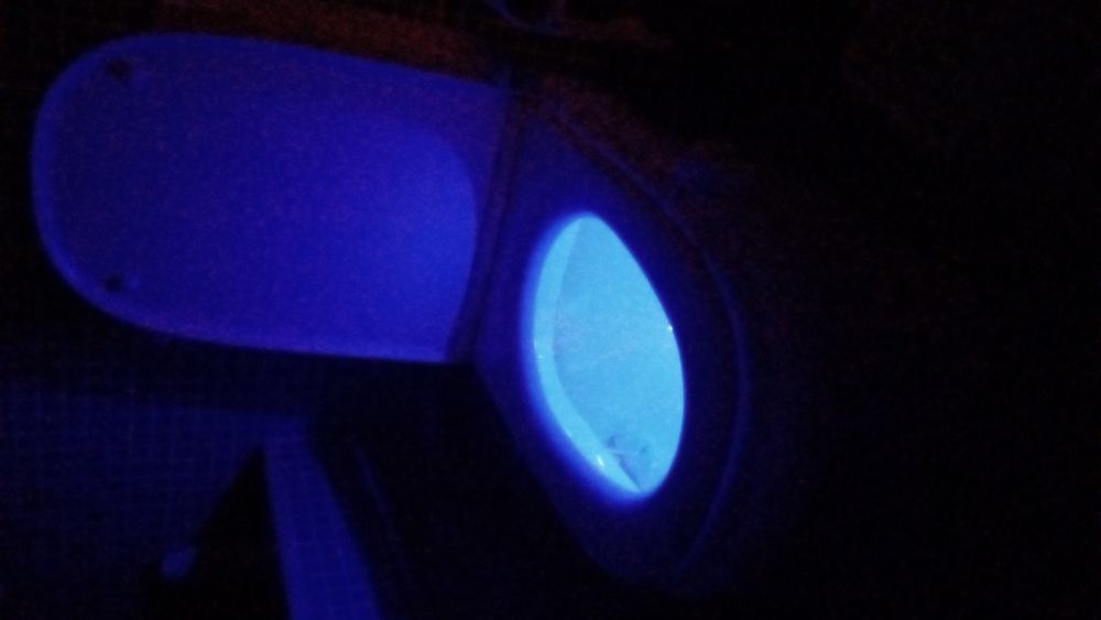 Luz colorida de casa de banho, com sensor de movimentos