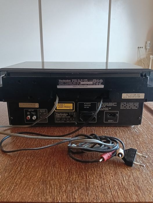 Conjunto gira discos Technics SL-J110R + leitor CD Technics SL-PJ28A