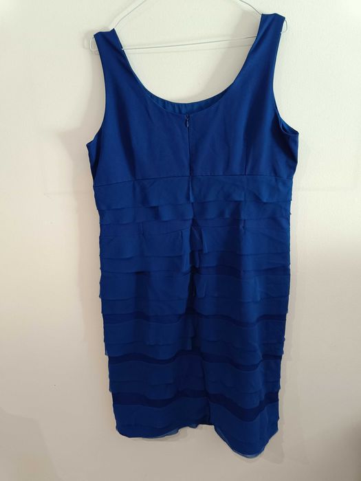 Vestido de festa azul com babadinhos, lindo