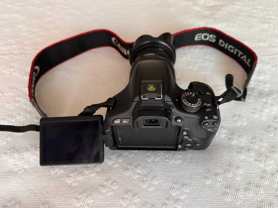 Vendo Canon EOS 600D e lente EF-S 18-55mm