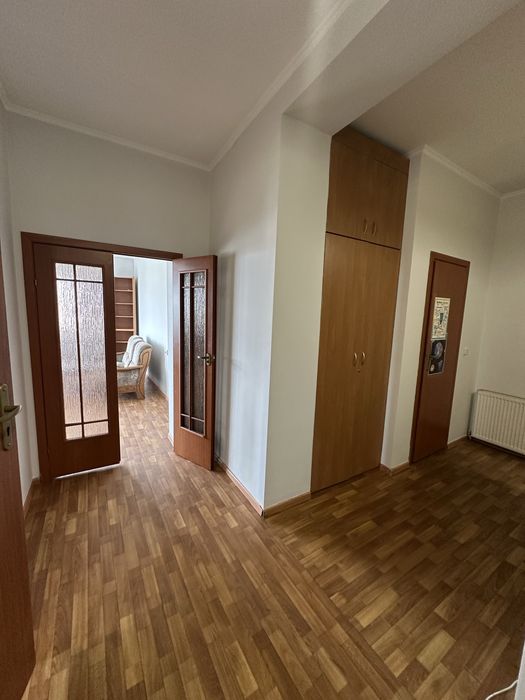 Продам в центрі 2 км квартиру вул. Вовчинецька