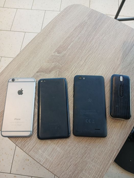 4 telemóveis para peças