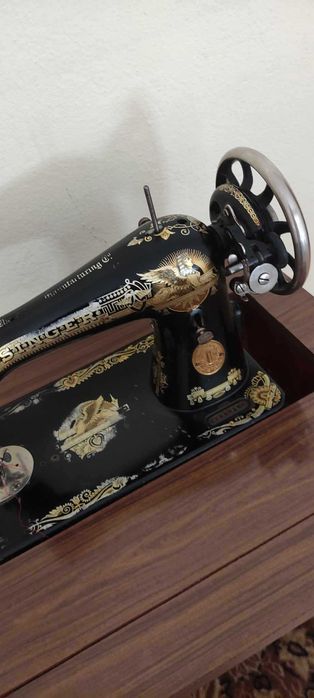 Cristaleira antiga OFERTA MOVEL COSTURA