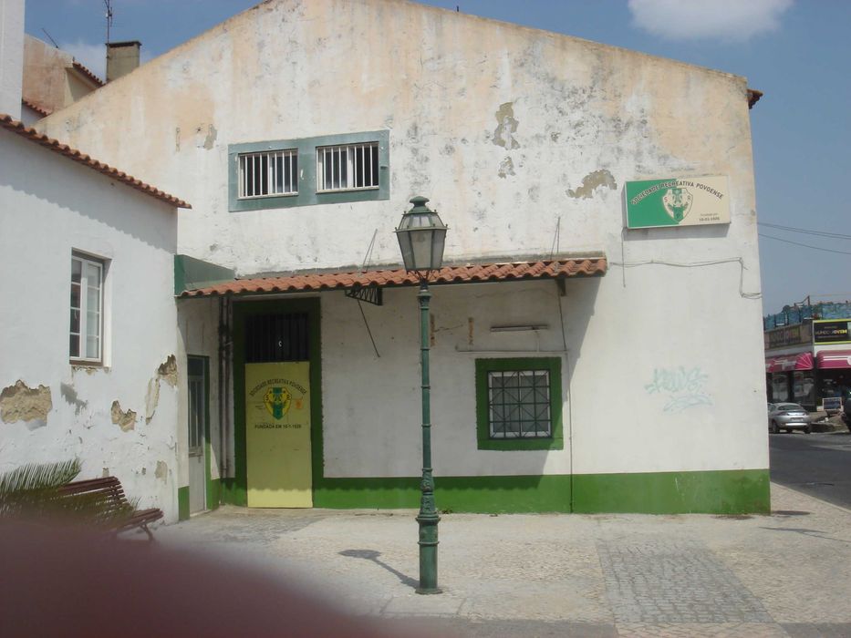 Junto à Igreja Matriz ; Póvoa Santo Adrião