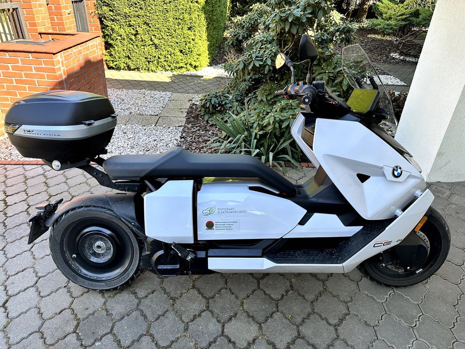 Stelaż i kufer centralny GIVI do skutera BMW CE04