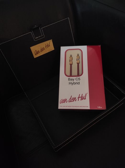* The Bay C5 Hybrid Van Den Hul vdh interkonekt stereo analogowy