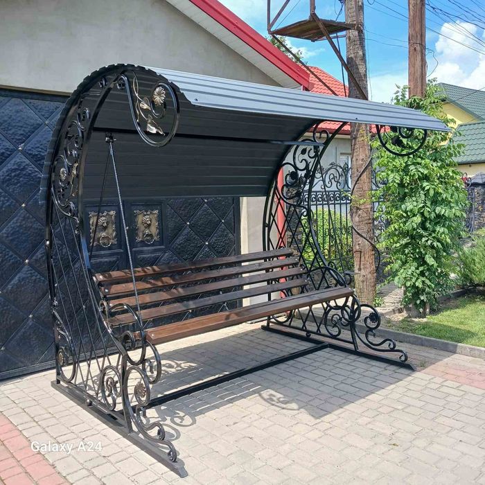 Качеля  кована, гойдалка.