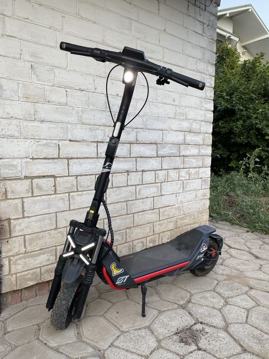 Продам Електросамокат Segway Ninebot ZT3 Pro E