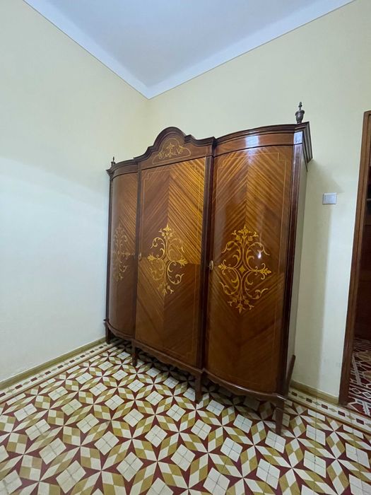 Guarda Fato madeira maciça estilo D. Maria 3 portas, espelho e gavetas