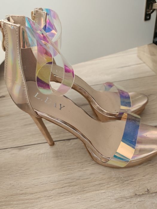 Sprzedam buty na szpilkach