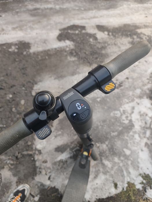 Продам самокат segway ninebot e25a