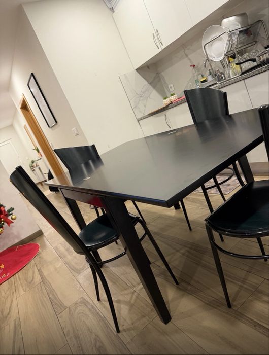 Mesa extensivel com 4 cadeiras