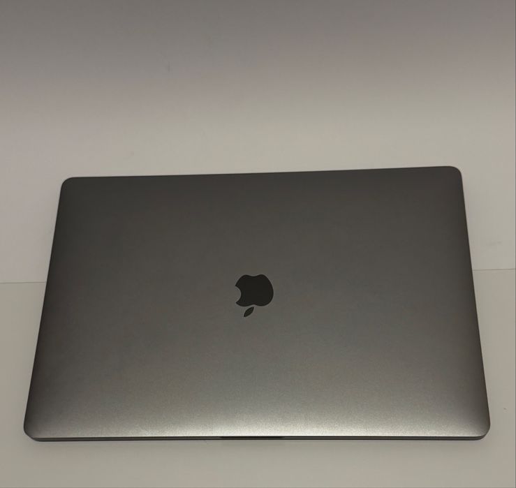 MacBook pro 15’ i7 16 GB 320 cykli
