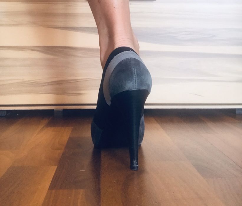 Czółenka z odkrytym palcem na szpilce-szare Zara