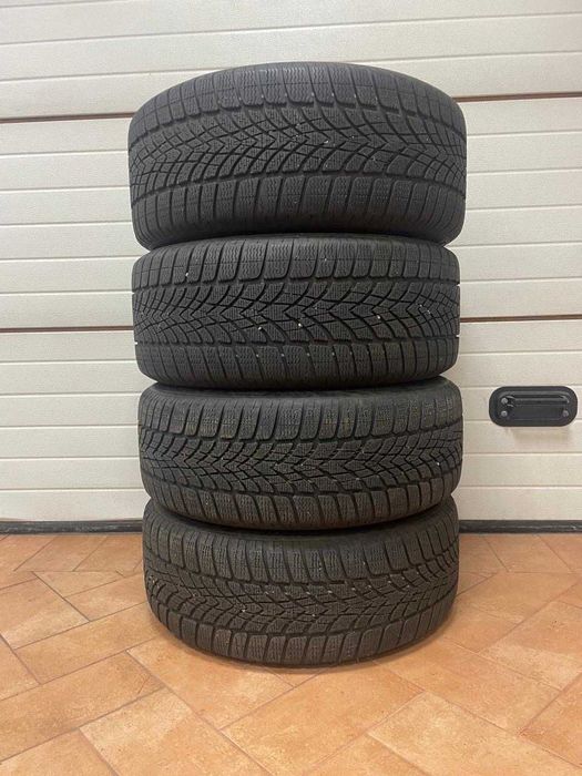 Колёса с оригинальными дисками и зимней резиной на Порше Макан 19 R