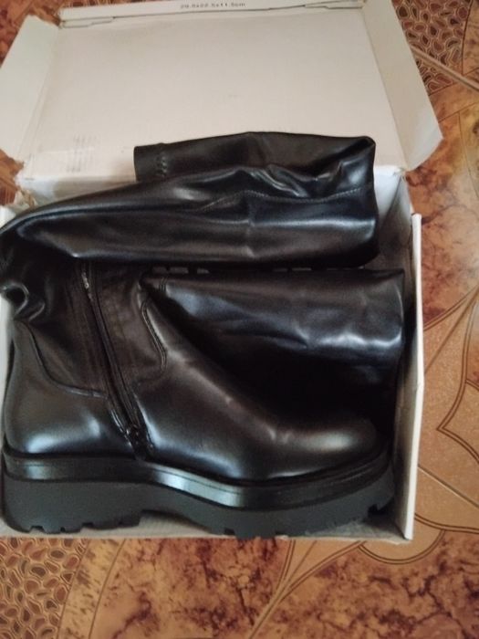 НОВЫЕ ,ботфорты , очень классная моделька.