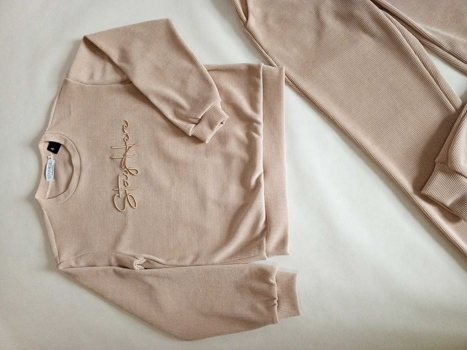 Modny dres damski, beżowy, ciekawa tkanina, roz. M