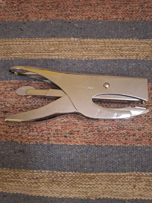 Agrafador como novo Petrus