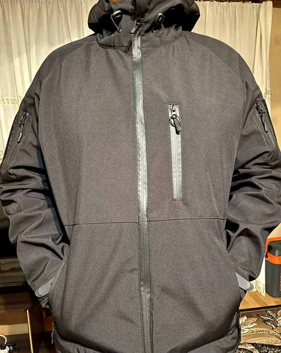 Куртка тактична Soft Shell водонепроникна чорного кольору