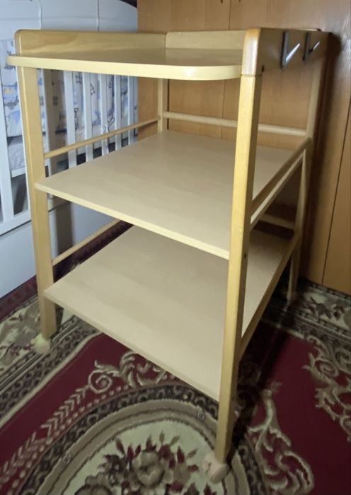 Пеленальний столик