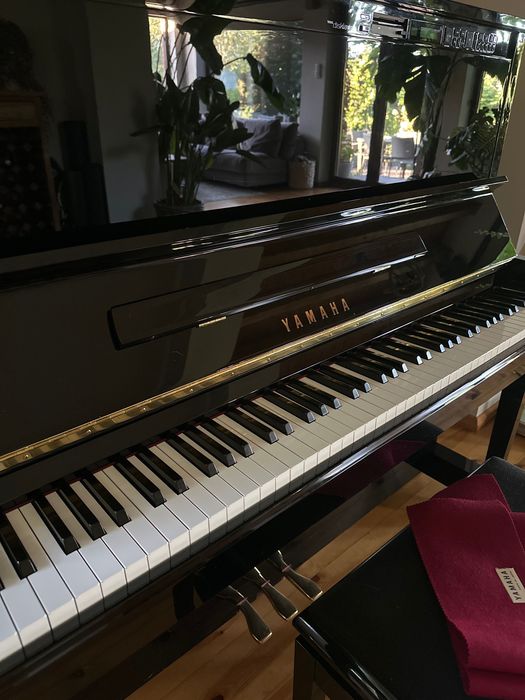 Pianino Yamaha MX100B Disklavier system.