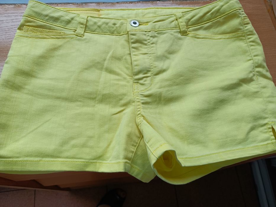 Cytrynowe spodenki Vero moda