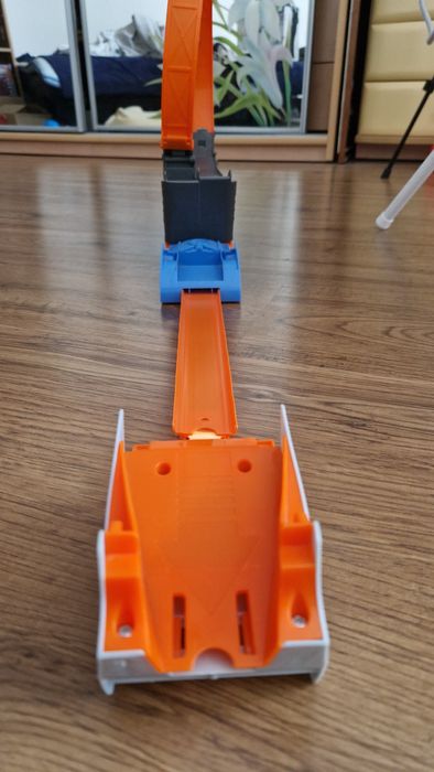 Hot wheels автовоз трек кільцевий