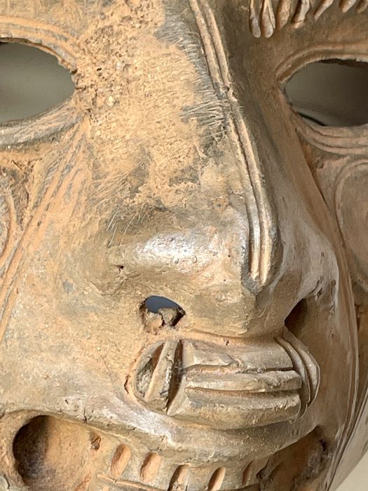 Máscara antiga em terracota Sul Americana