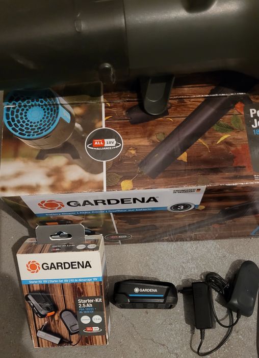 Nożyce i dmuchawa 18V Gardena.