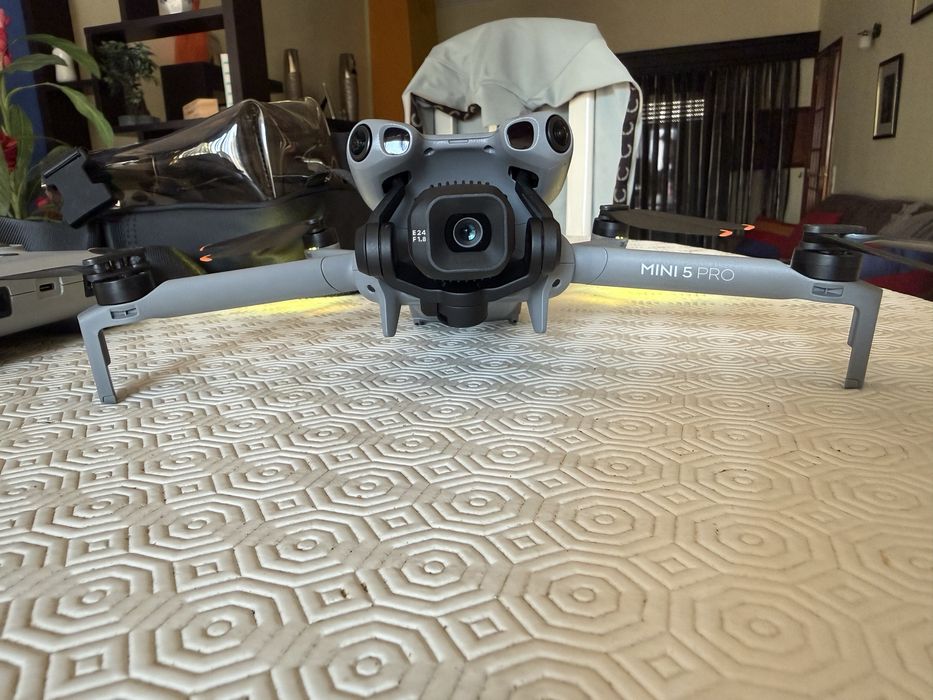 Drone DJI Mini 5 Pro (4k - Autonomia: Até 36 min - Cinzento)