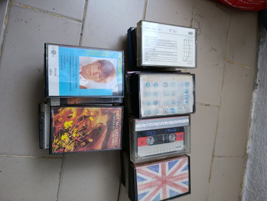 Lote de várias cassetes música
