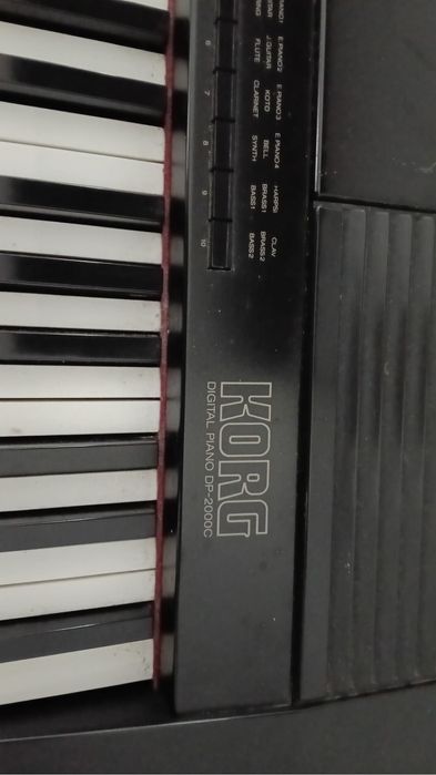 Piano digital Korg DP-2000C